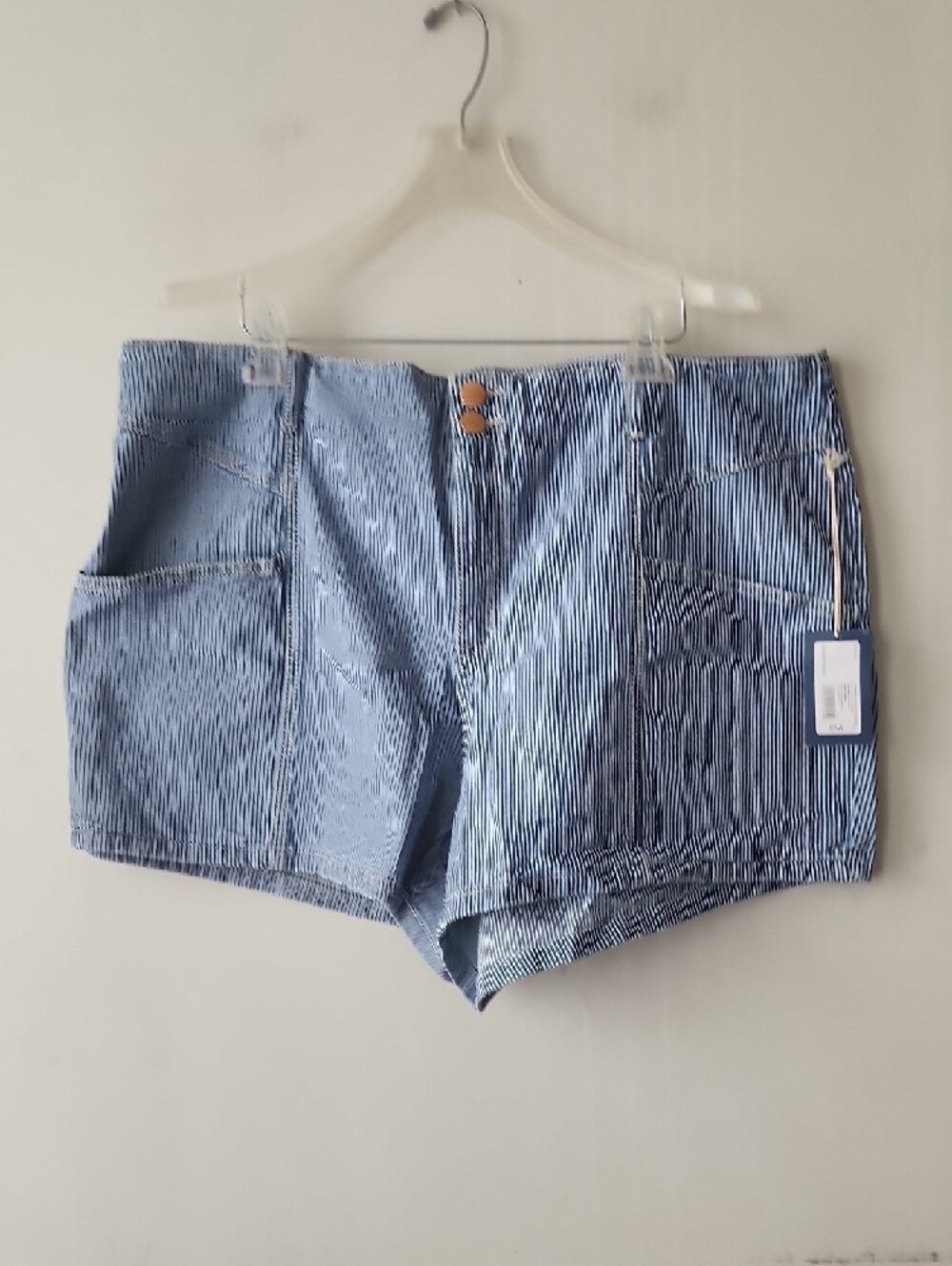 Universal Thread Blue and White Striped High-Waist Women’s Shorts - Picture 9 of 9